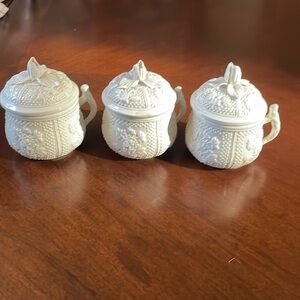 Mottahedeh Italy pottery set of 3 Pots De Crème cups with lids white
